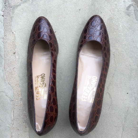 ferragamo heels - Picture 2 of 3